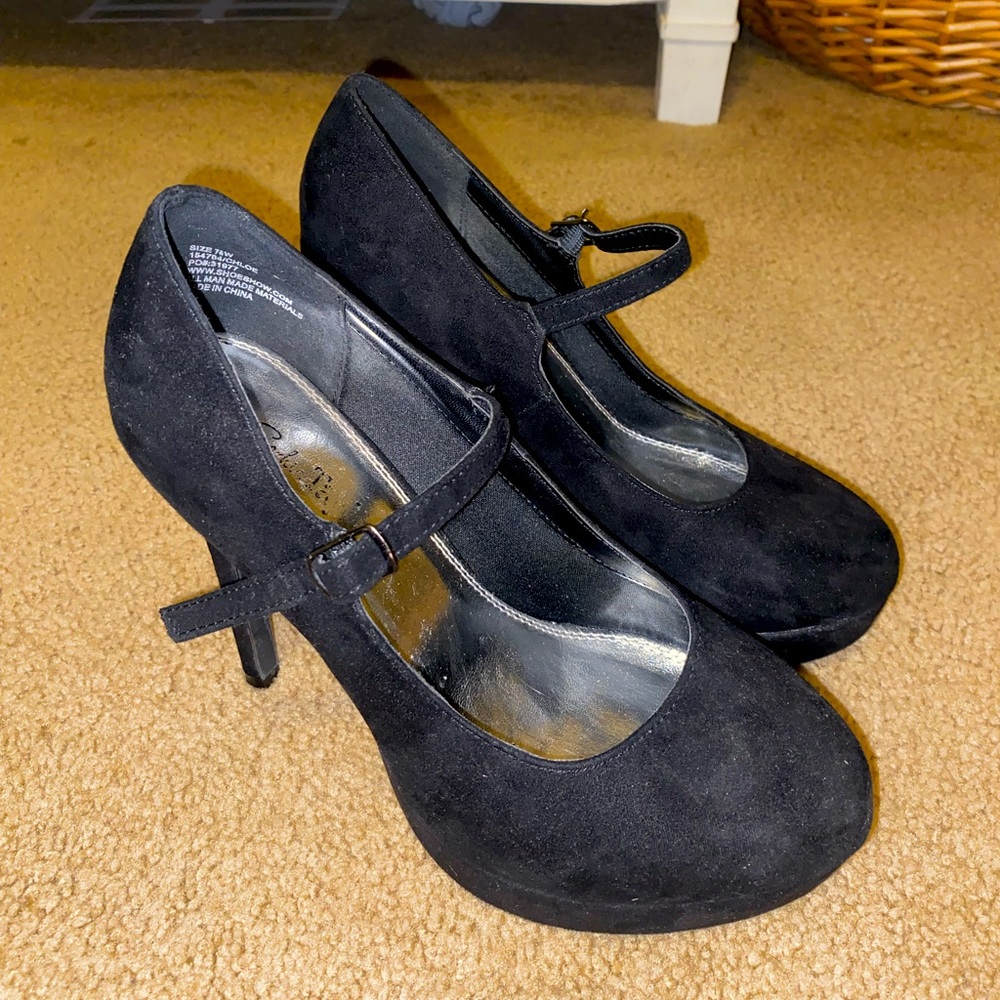 Cute black pumps